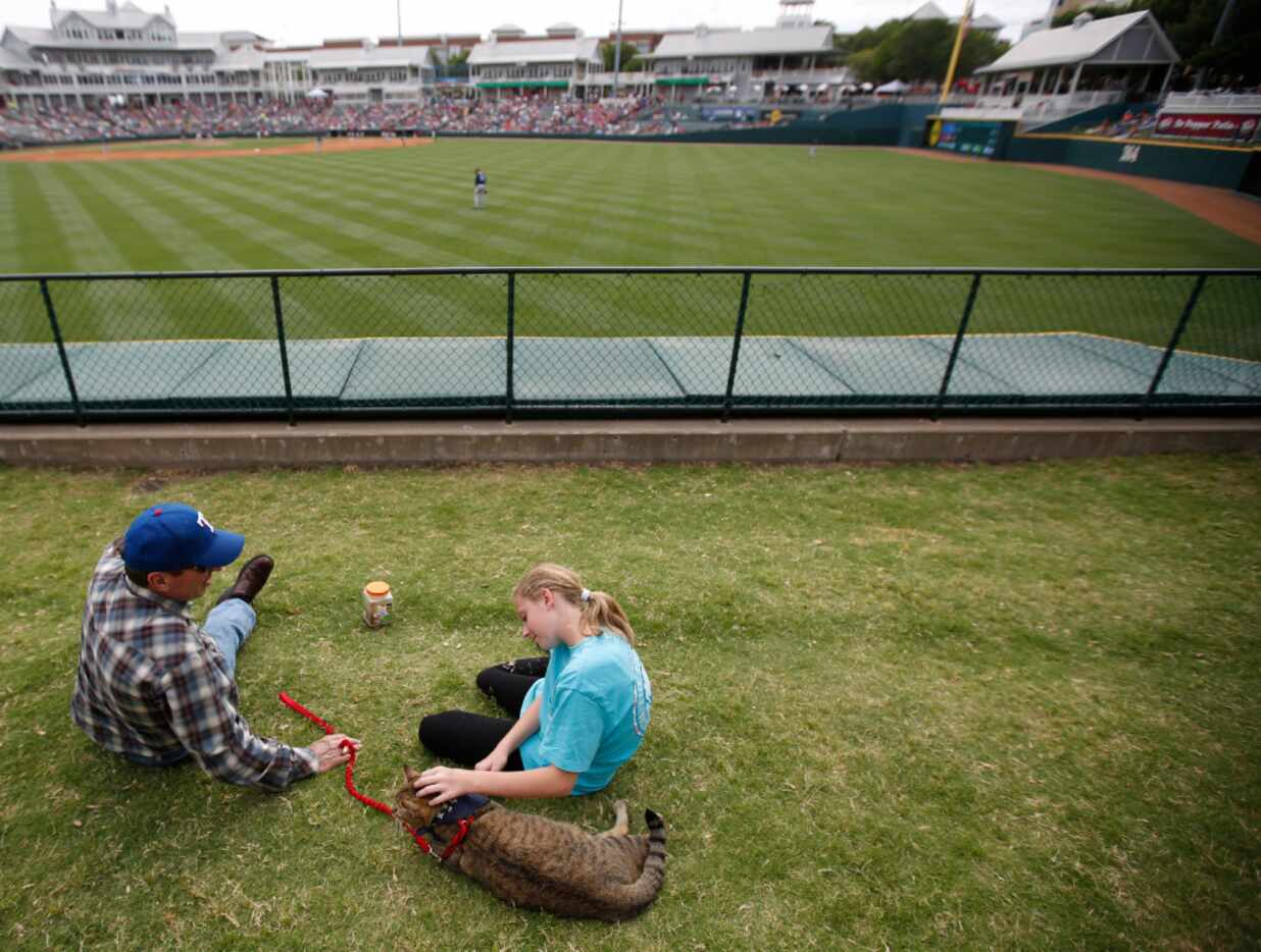 William Van Hoosier with granddaughter Hadley Worsham, 12, and cat Chief, during "Take Meow...