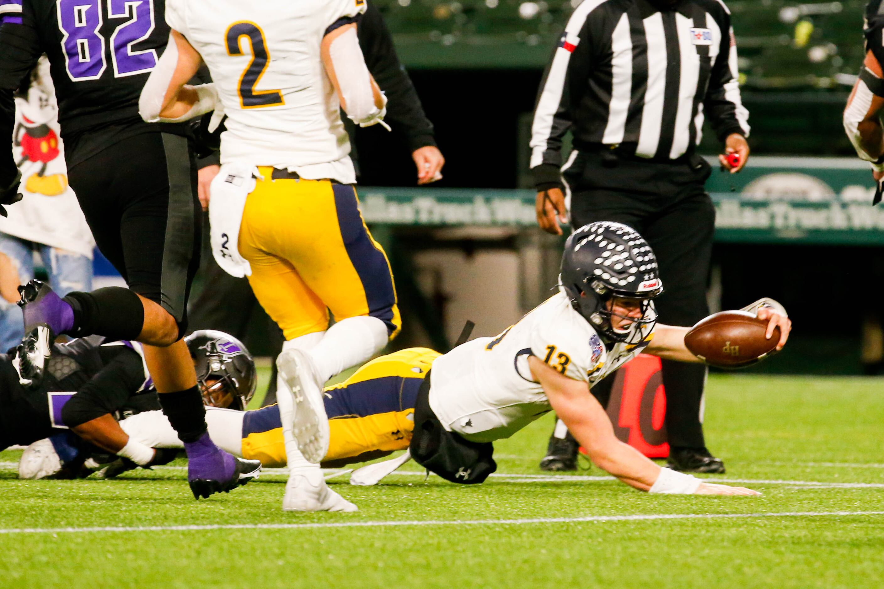 Highland Park's Brayden Schager (13) stretches for yardage in the fourth quarter of a Class...