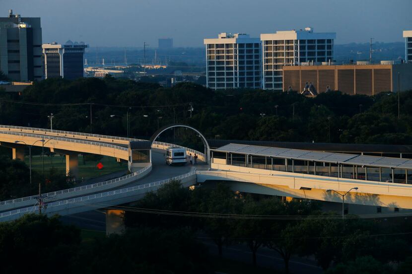  An elevated road and walkway connect buildings in the UT Southwestern Medical Center. (Tom...