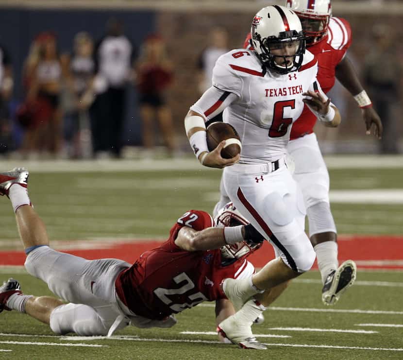 Texas Tech Red Raiders quarterback Baker Mayfield (6) is caught from behind by Southern...