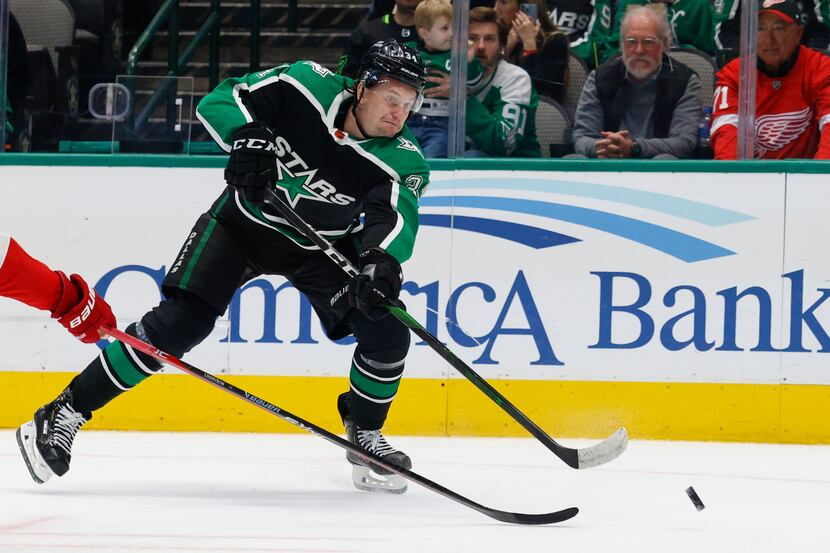 Dallas Stars right wing Denis Gurianov (34) shoots the puck during the first period of an...