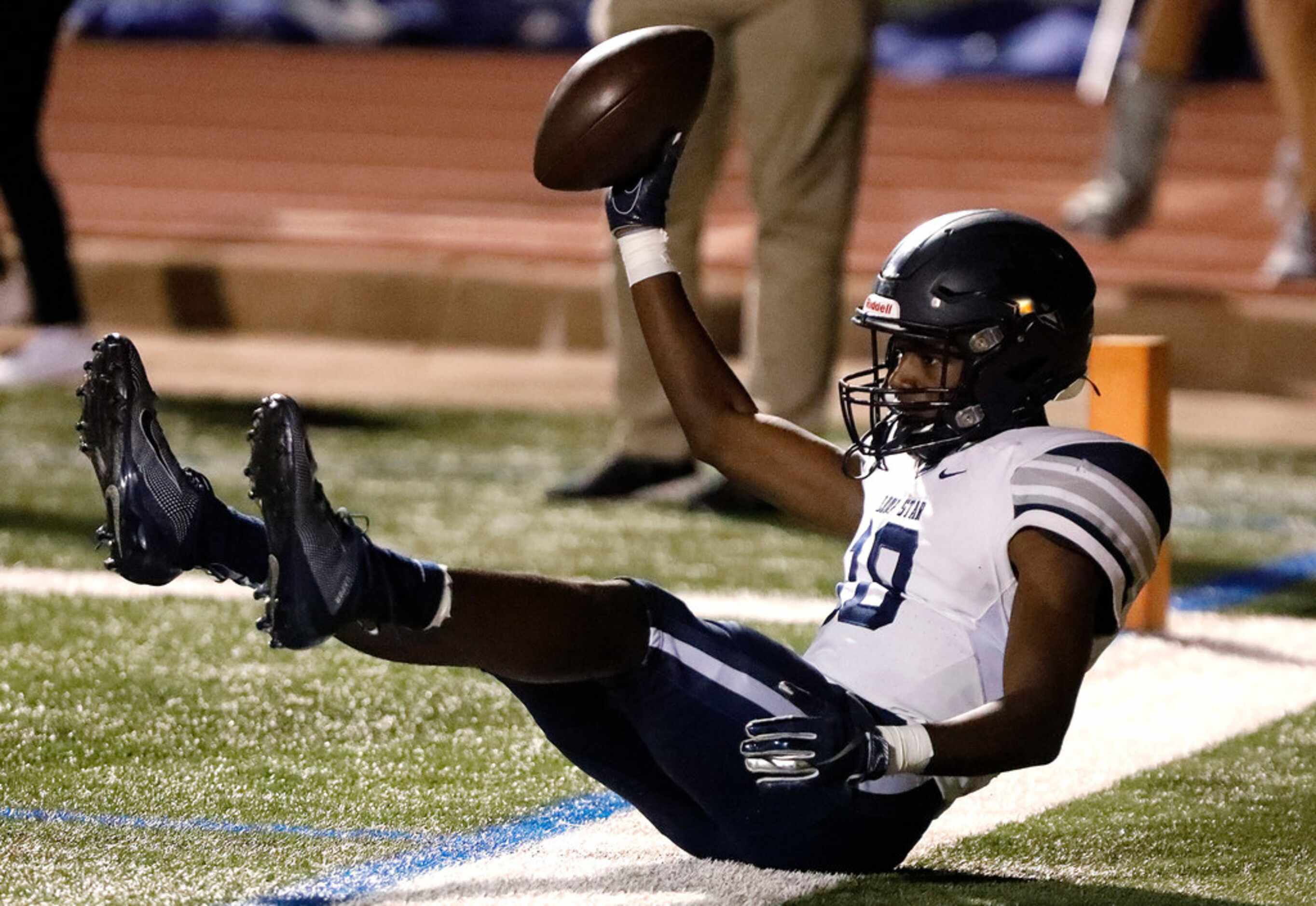 Lone Star High School wide receiver Marvin Mims (18) shows he held onto the ball as he lands...