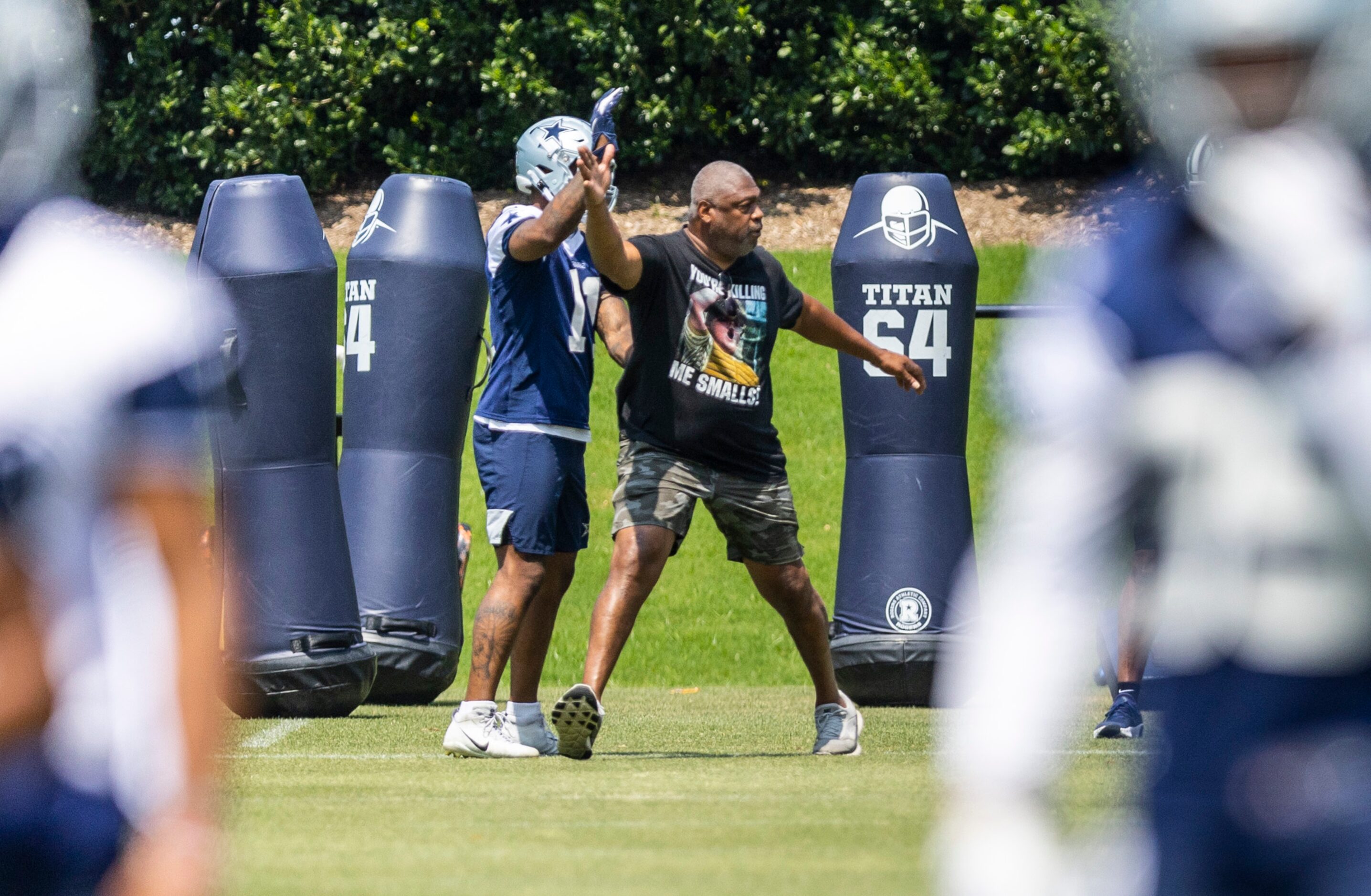 Former Dallas Cowboys Charles Haley, right, coaches linebacker Micah Parsons during practice...