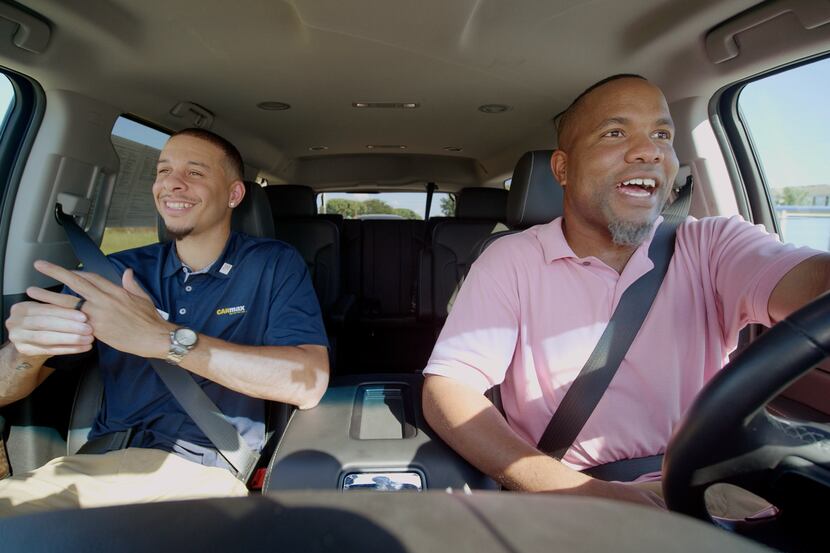 Mavericks guard Seth Curry, is the headliner of a new CarMax partnership.