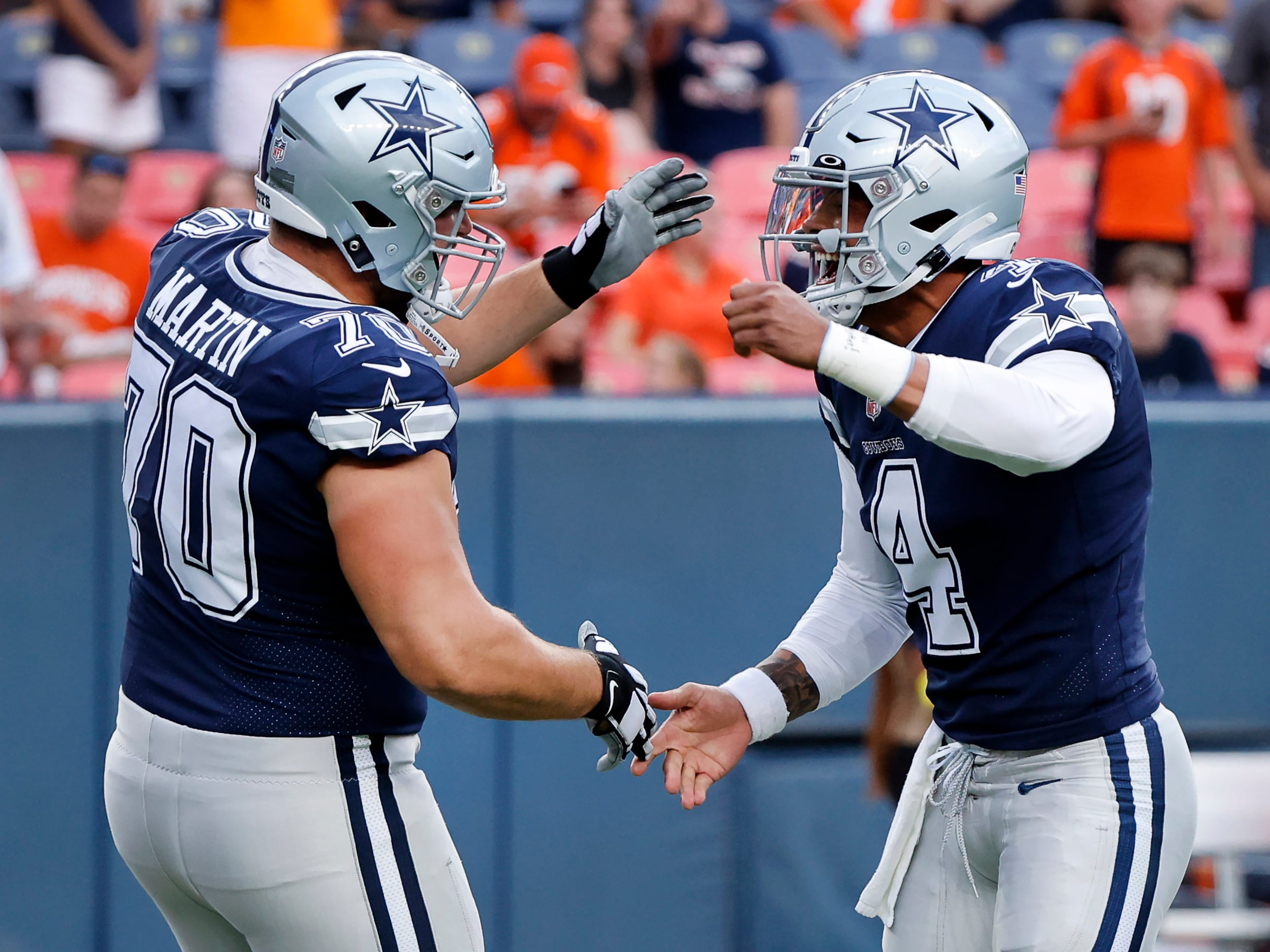 Zack Martin texts O-Line: “I'll be there soon