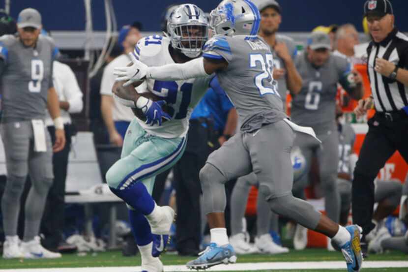 Ezekiel Elliott (21) y los Dallas Cowboys enfrentaron el domingo en Arlington a los Detroit...