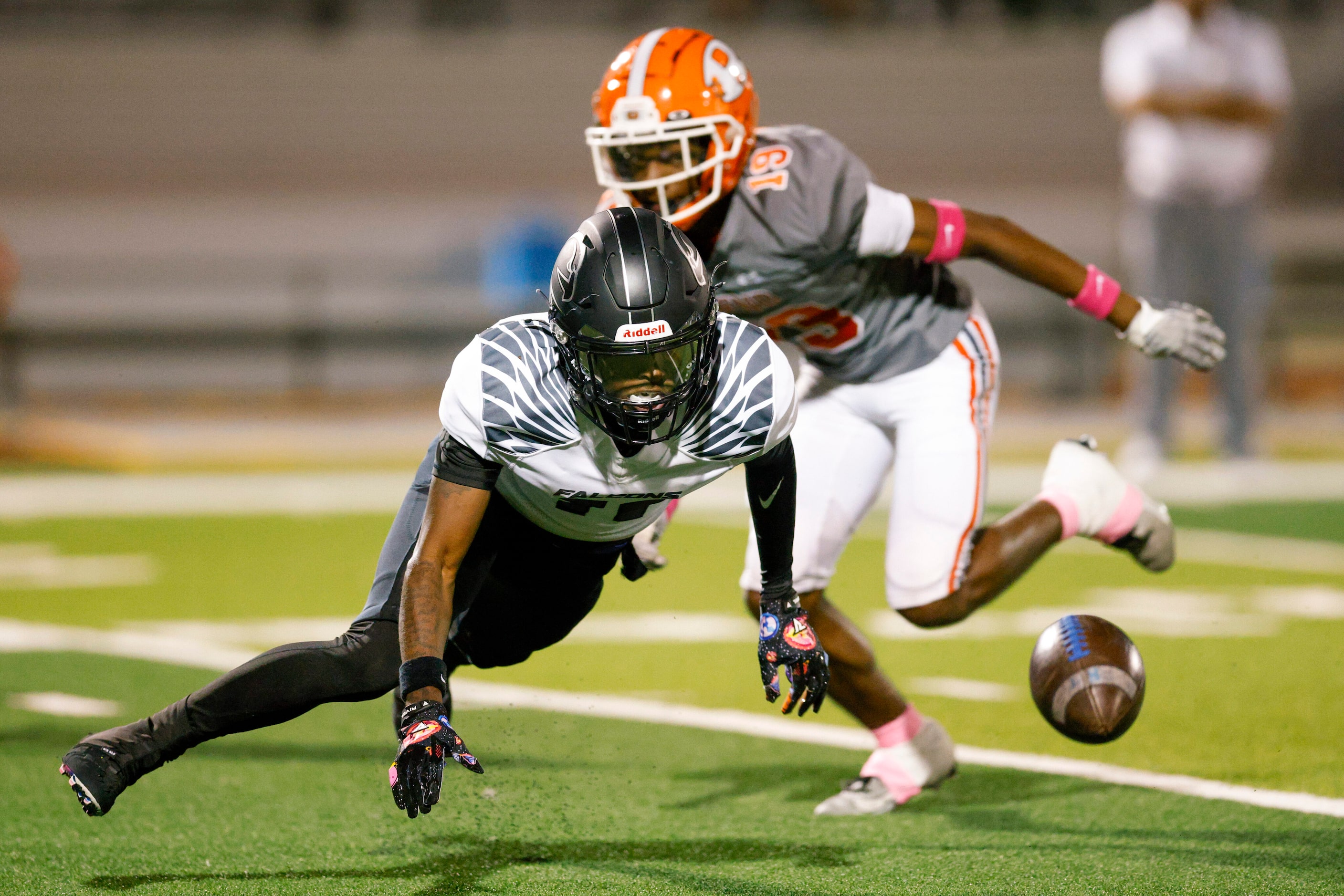 North Forney’s Jaquarion Robinson dives after a loose ball after Rockwall cornerback Jack...