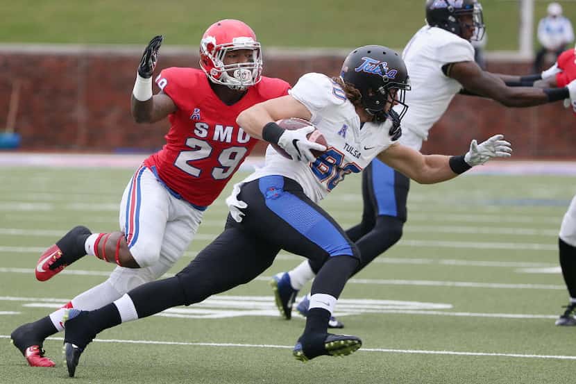 Southern Methodist Mustangs defensive back Darrion Richardson (29) attempts to tackle Tulsa...
