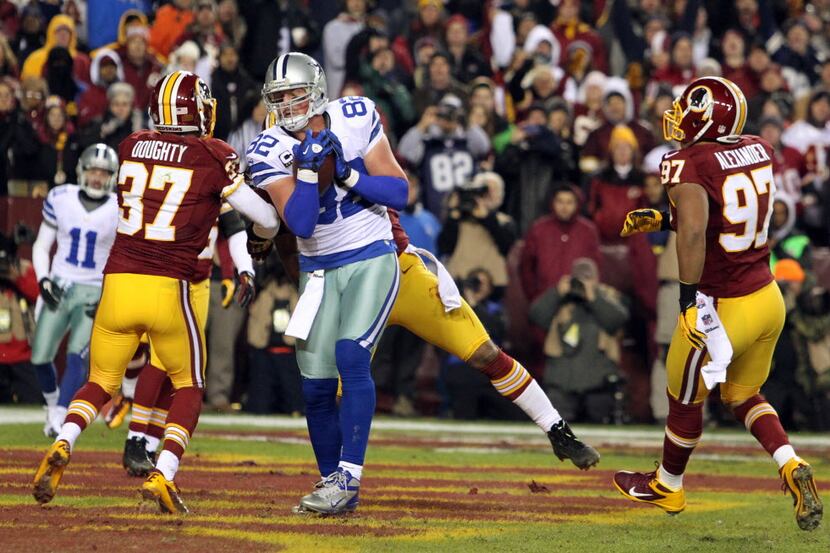 Dallas Cowboys tight end Jason Witten (82) catches a pass in the end zone for a touchdown as...