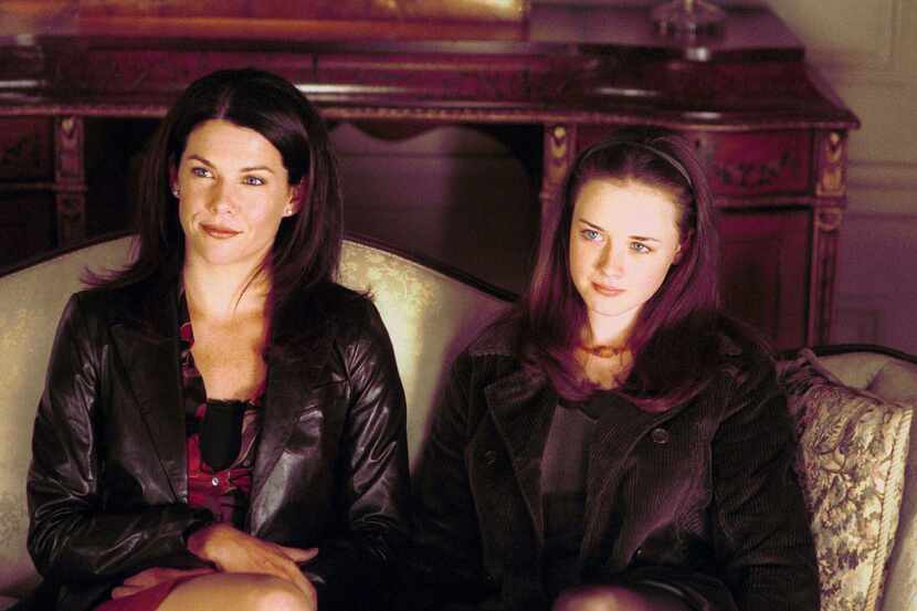 Lorelai and Rory Gilmore in the first season of Gilmore Girls. In the show, Lorelai is a...