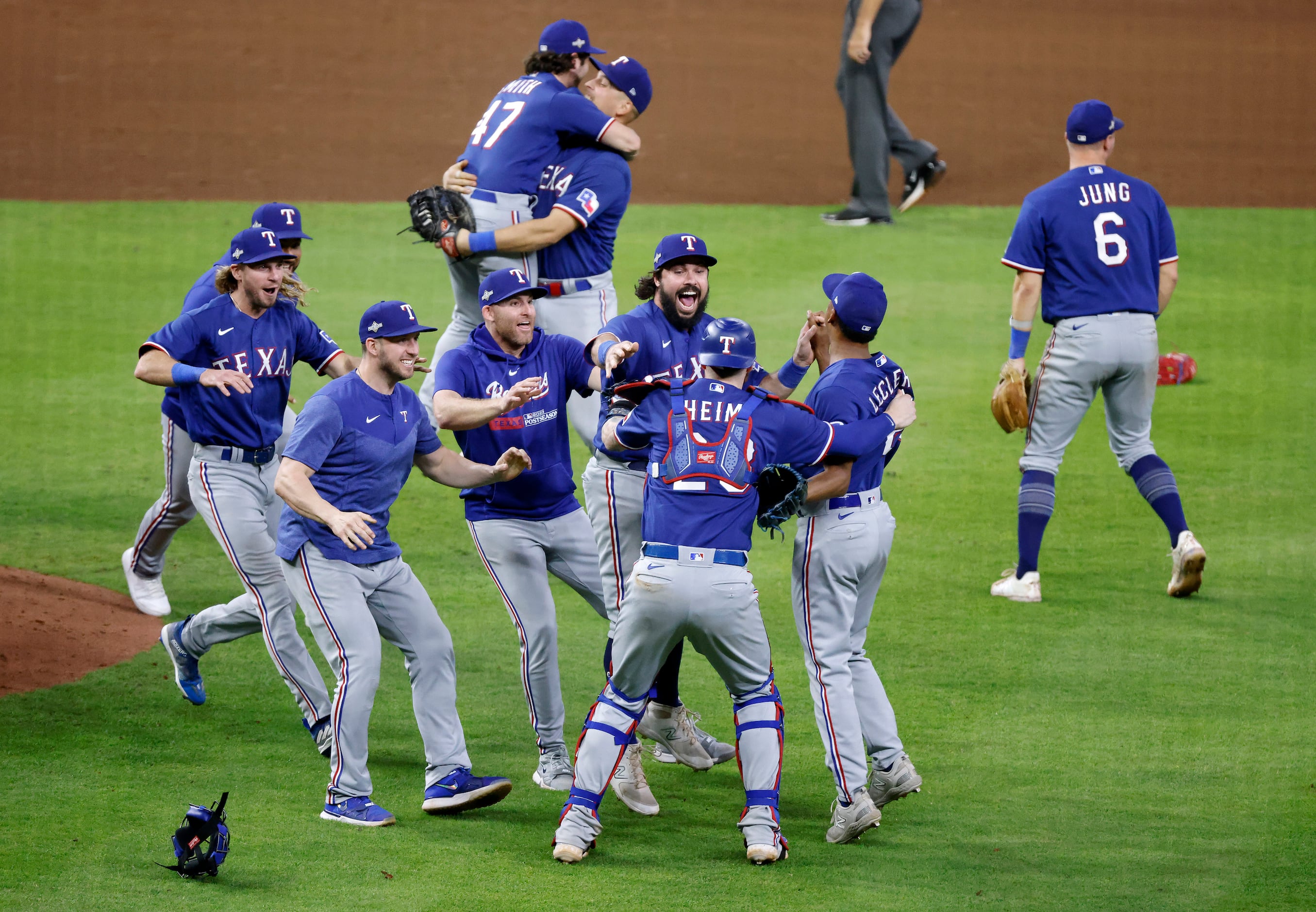 Toronto Blue Jays use the long ball to take series opener from