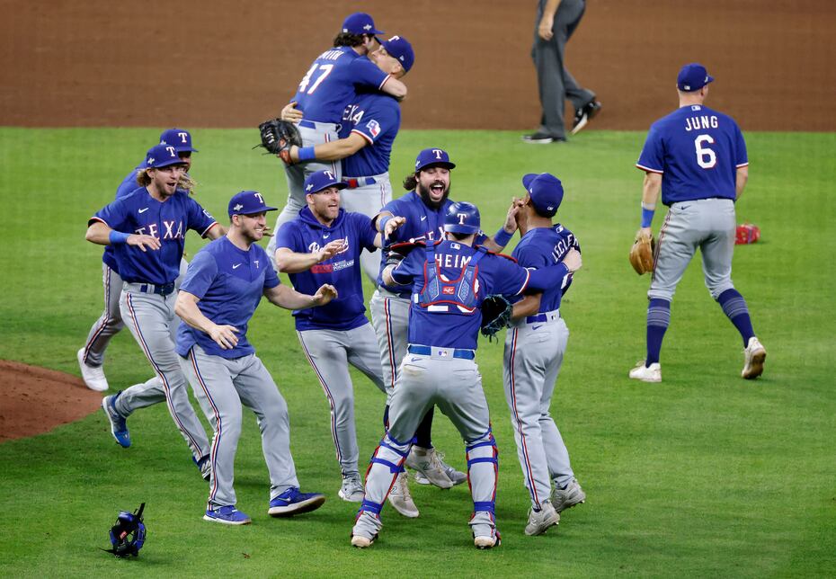 Where are the members of the 2011 Rangers World Series team now?