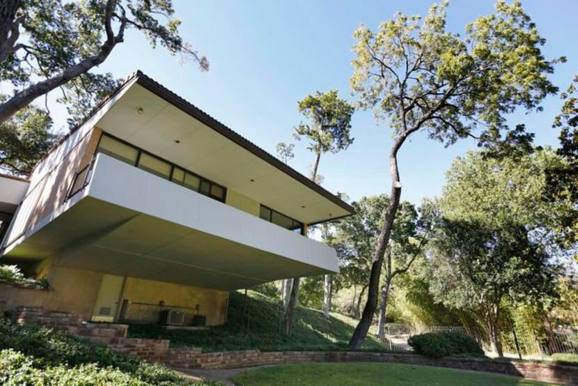 
A view of the house from the backyard shows the cantilevered bedroom wing, a detail Dallas...