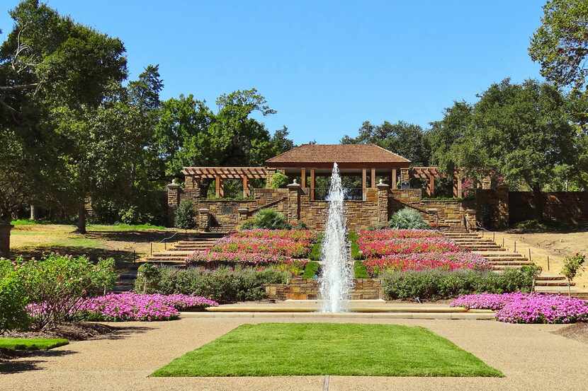 El Fort Worth Botanic Garden está ubicado en el 3220 Botanic Garden Boulevard.