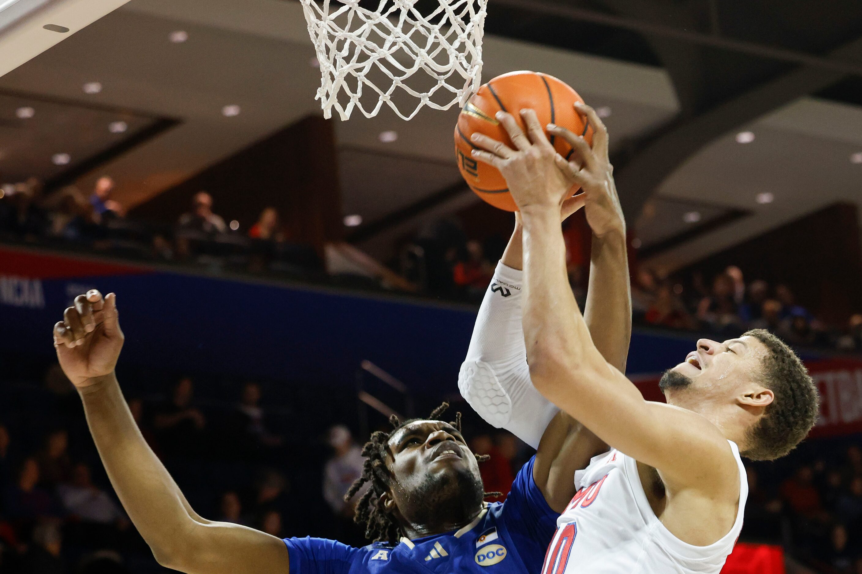 /Tulsa forward Carlous Williams (left) reaches to defend Southern Methodist forward Samuell...