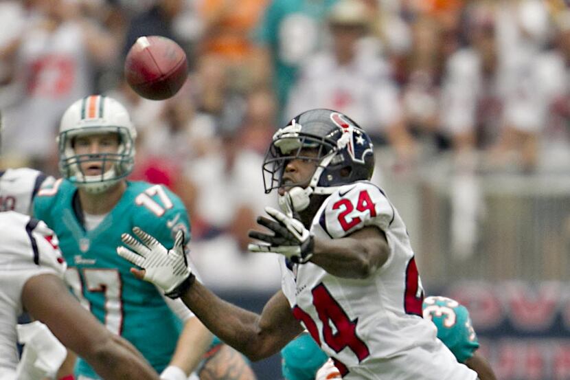 Miami Dolphins quarterback Ryan Tannehill watches as Houston Texans conerback Johnathan...