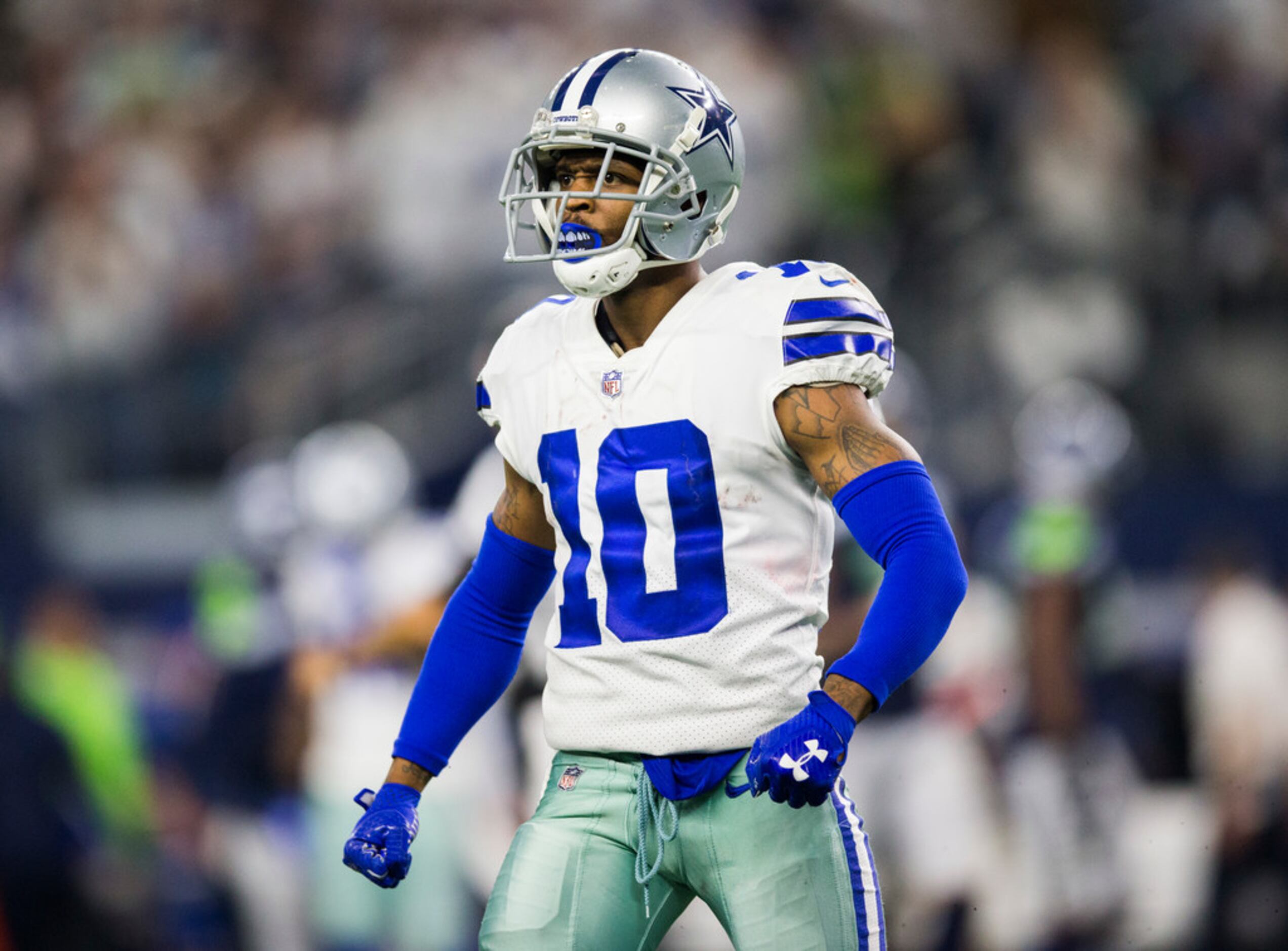 Dallas Cowboys safety Jayron Kearse suffers leg injury, requires help off  field - On3