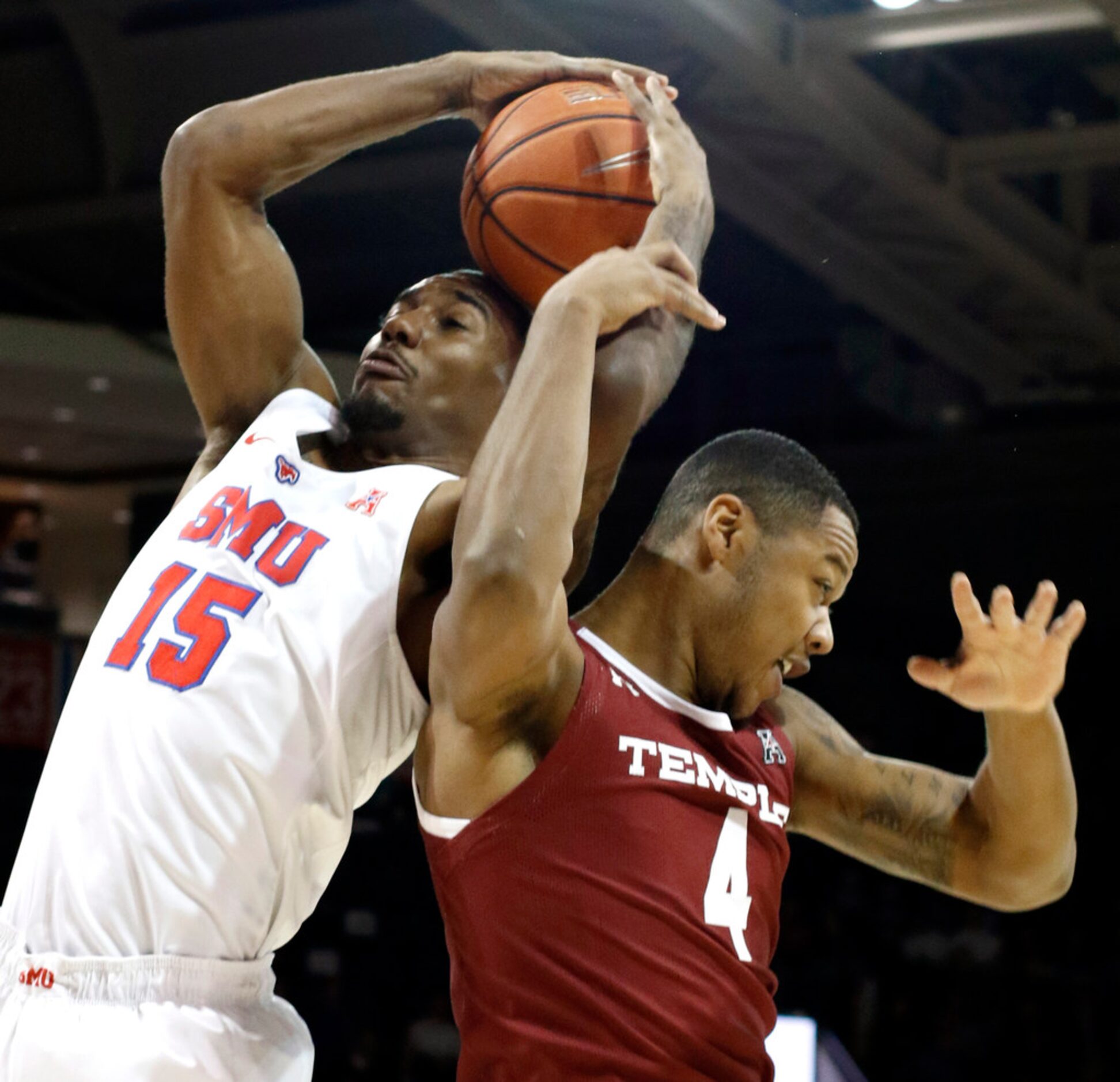 SMU forward Isiaha Mike (15) battles Temple forward J.P. Moorman ll (4) for a rebound during...