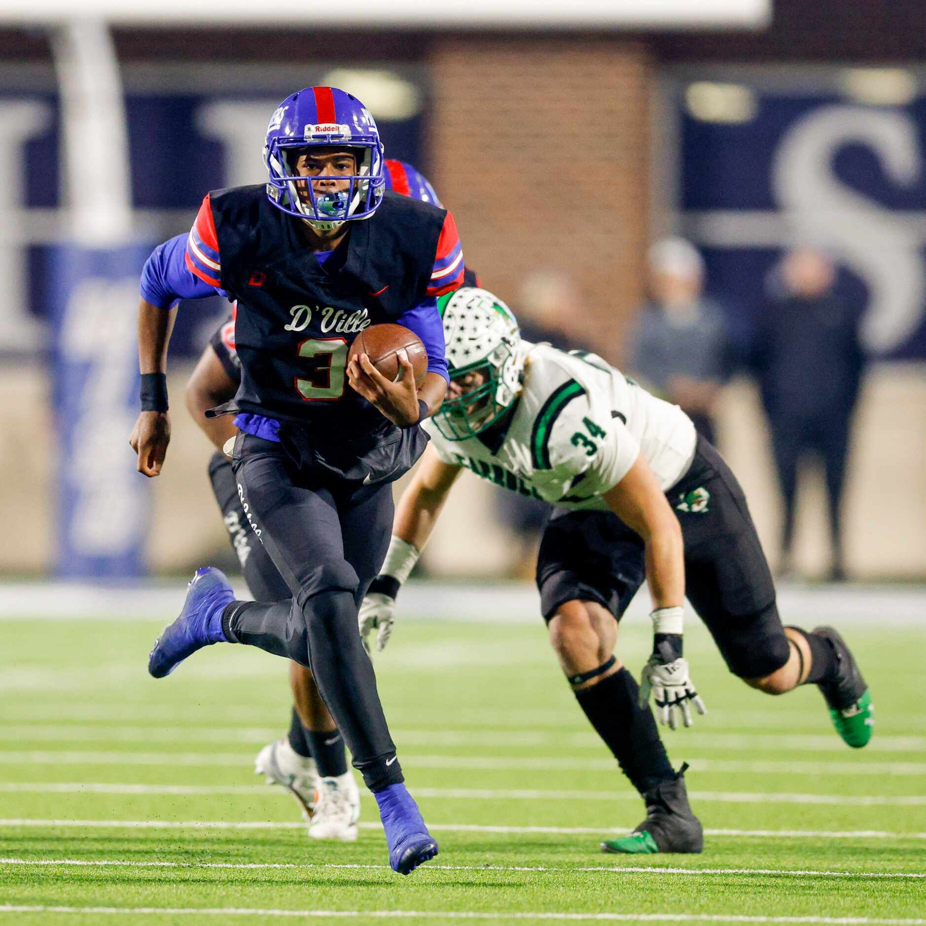 Duncanville quarterback Solomon Jones (3) breaks free from Southlake Carroll linebacker...