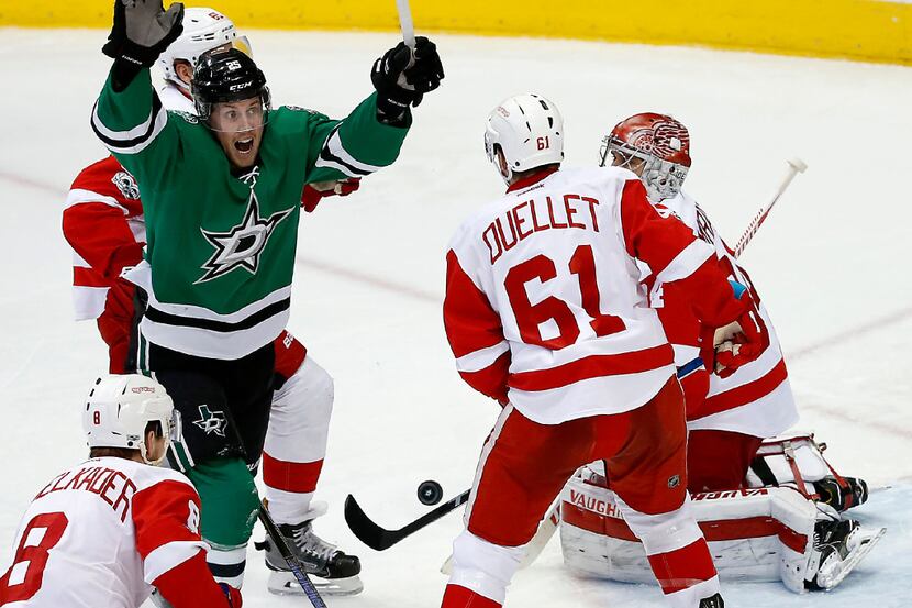 The Dallas Stars' Brett Ritchie (25) celebrates after he scores a goal on Detroit Red Wings...