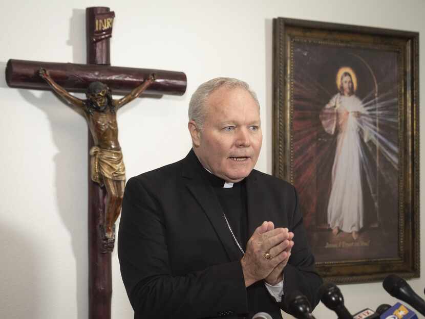 El obispo Edward J. Burns entregará su lista con curas sospechosos de abusos sexuales. DMN

