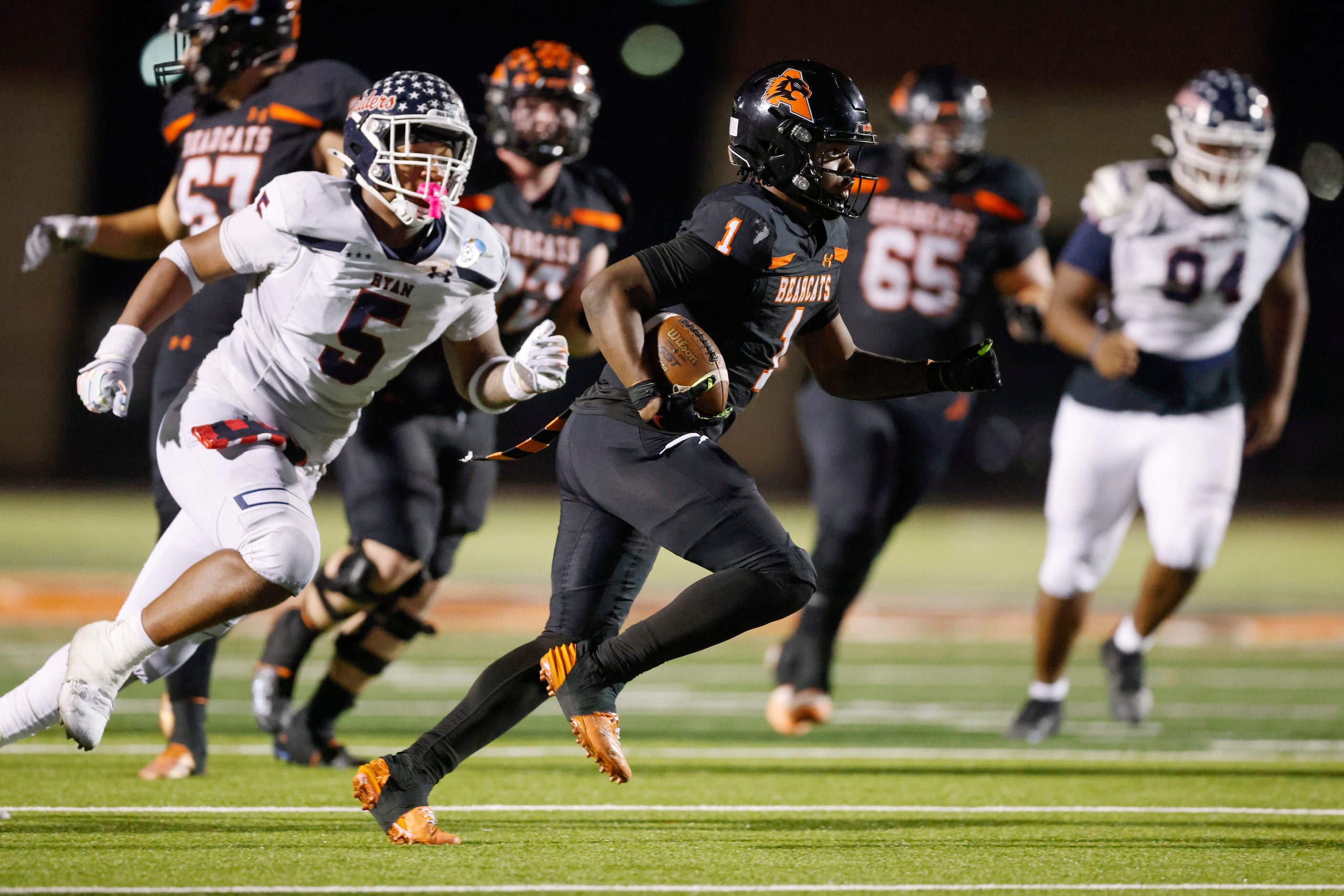 Aledo running back Raycine Guillory Jr. (1) runs after a catch for a touchdown ahead of...