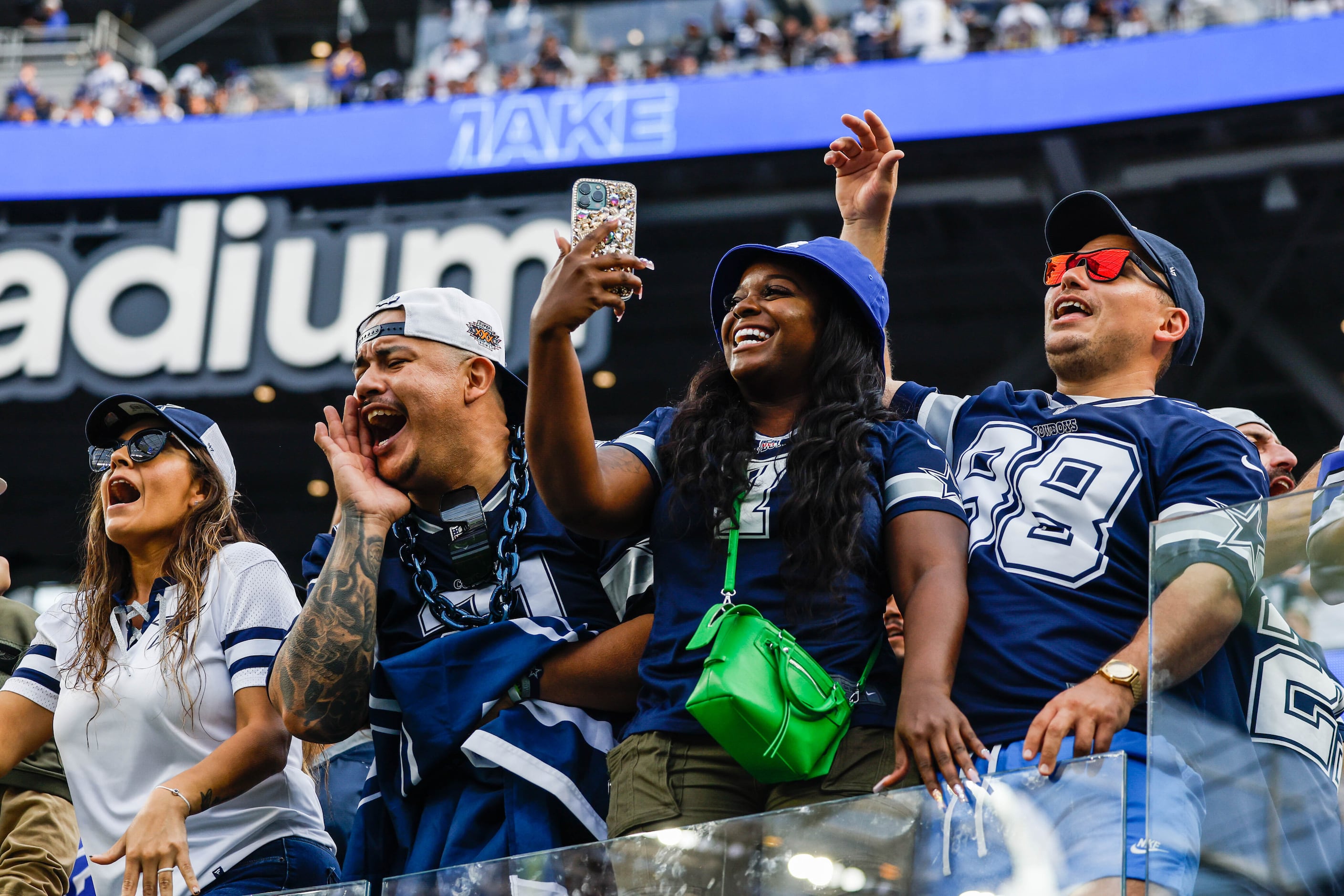 PREGAME PHOTOS: Rams hit the field at SoFi Stadium for pregame