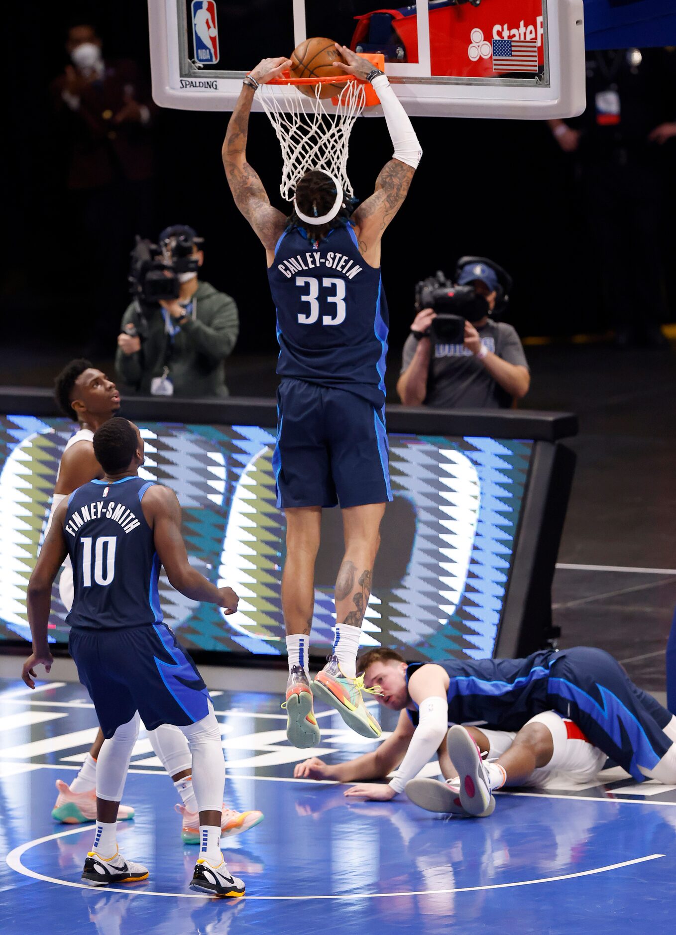 Dallas Mavericks center Willie Cauley-Stein (33) follows up on a dunk after teammate Luka...