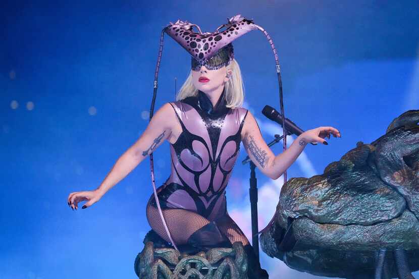 Lady Gaga en el escenario del The Chromatica Ball Summer Stadium Tour en Estocolmo, Suecia,...