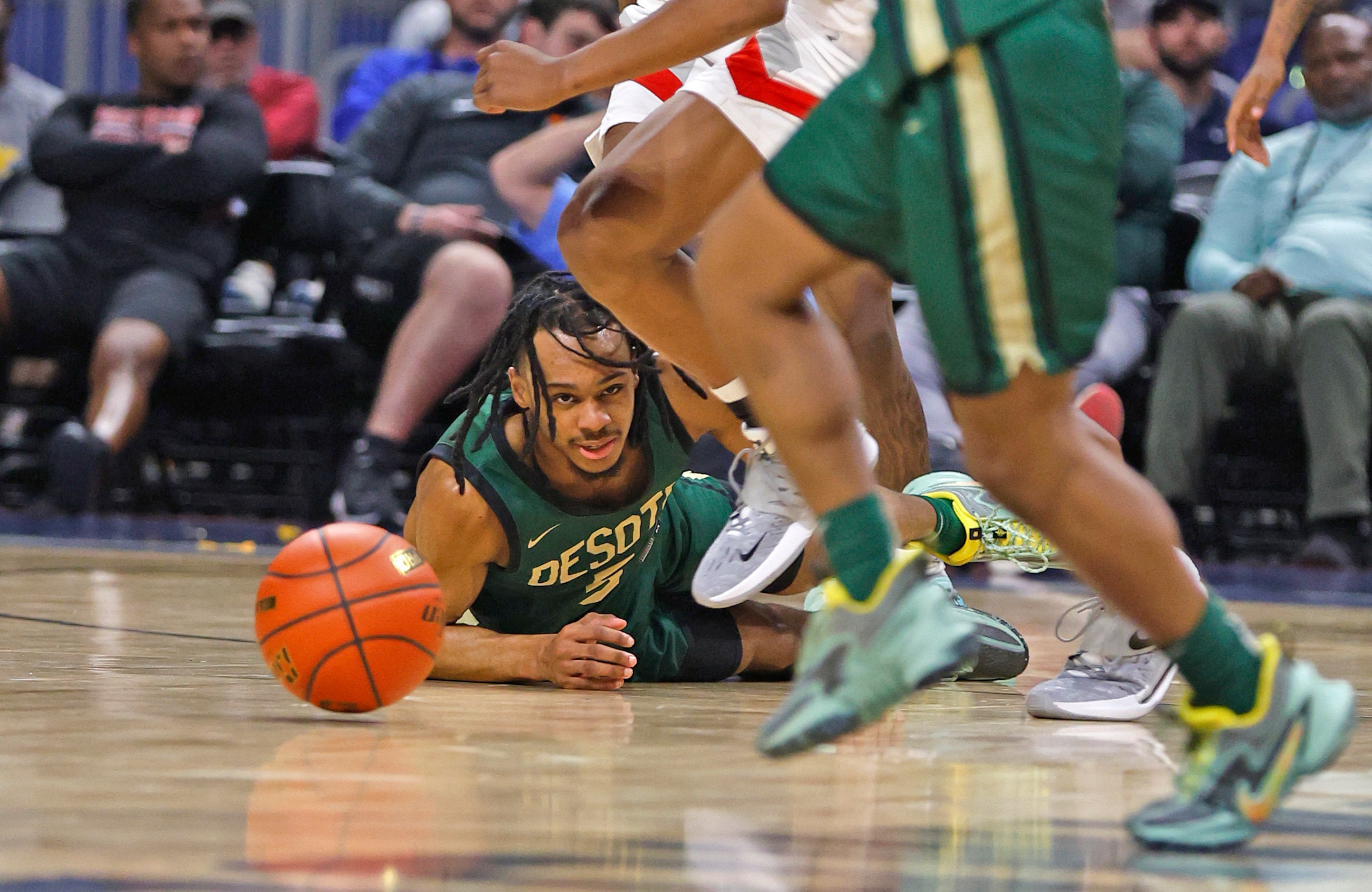 DeSoto Ahmir Wall (5) watches a loose ball get away from him. Richardson Lake Highlands...