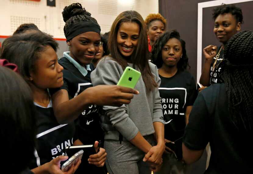 Skyline girls basketball player Jyzmin Gray, second from left, takes a selfie with Dallas...