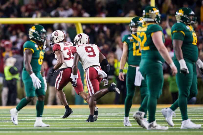 Oklahoma Sooners linebacker Nik Bonitto (35) and linebacker Kenneth Murray (9) celebrate...