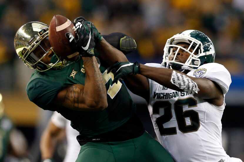 Baylor Bears wide receiver Antwan Goodley (left) catches a pass against Michigan State (Tim...