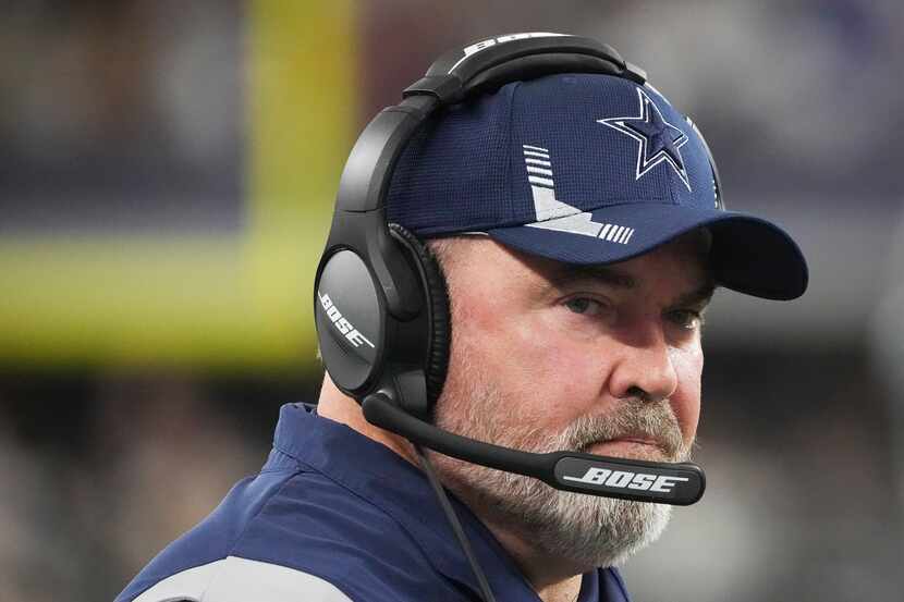 El entrenador en jefe de los Cowboys de Dallas, Mike McCarthy, está bajo fuerte presión tras...
