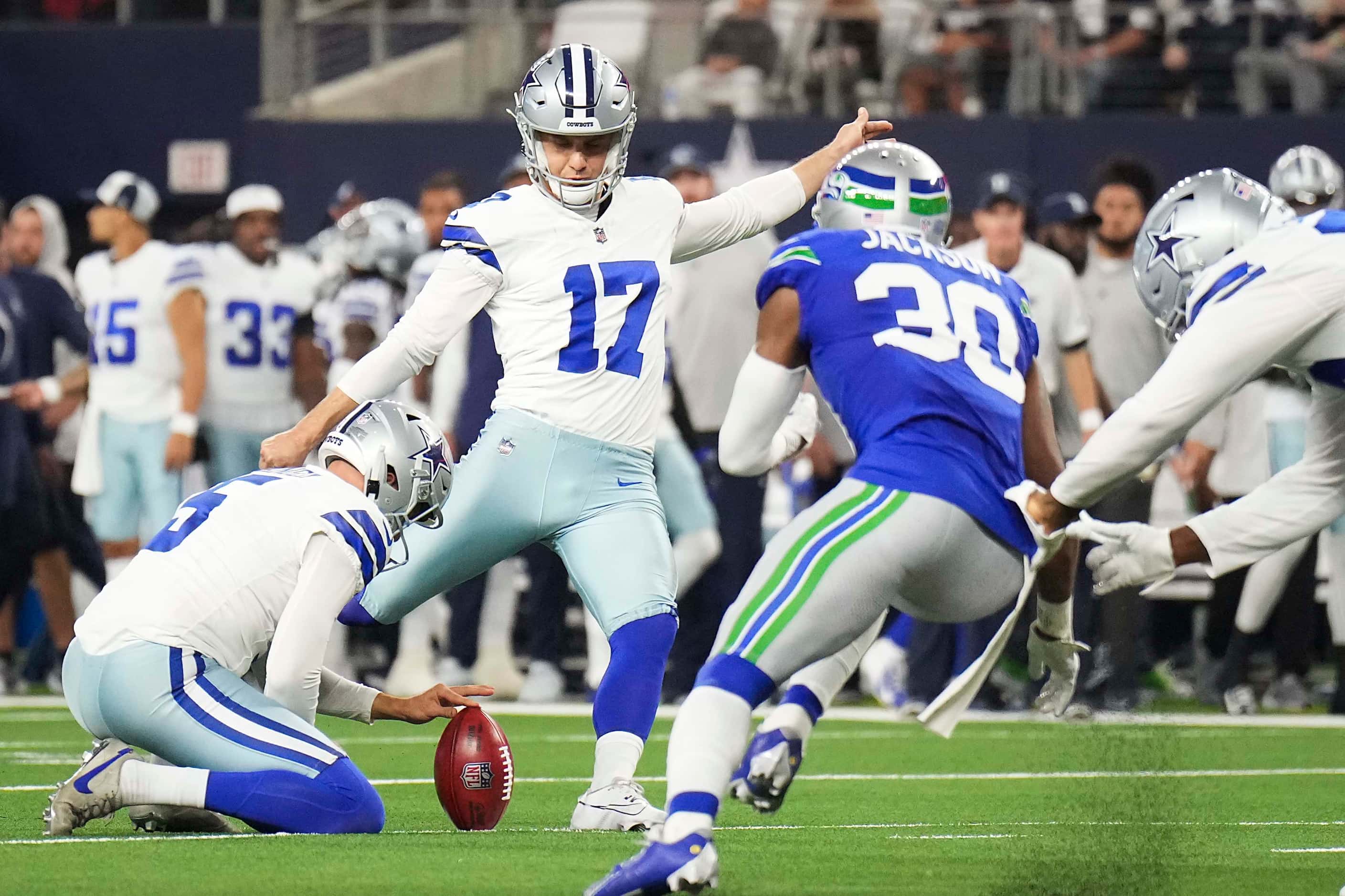 Dallas Cowboys place kicker Brandon Aubrey (17) kicks a 30-yard field goal during the first...