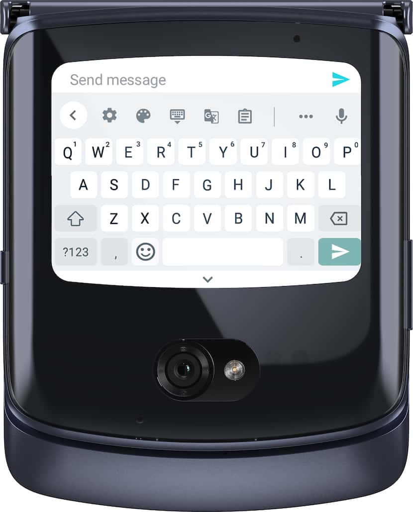 The Motorola Razr 5G's Quick View Keyboard on the front screen.