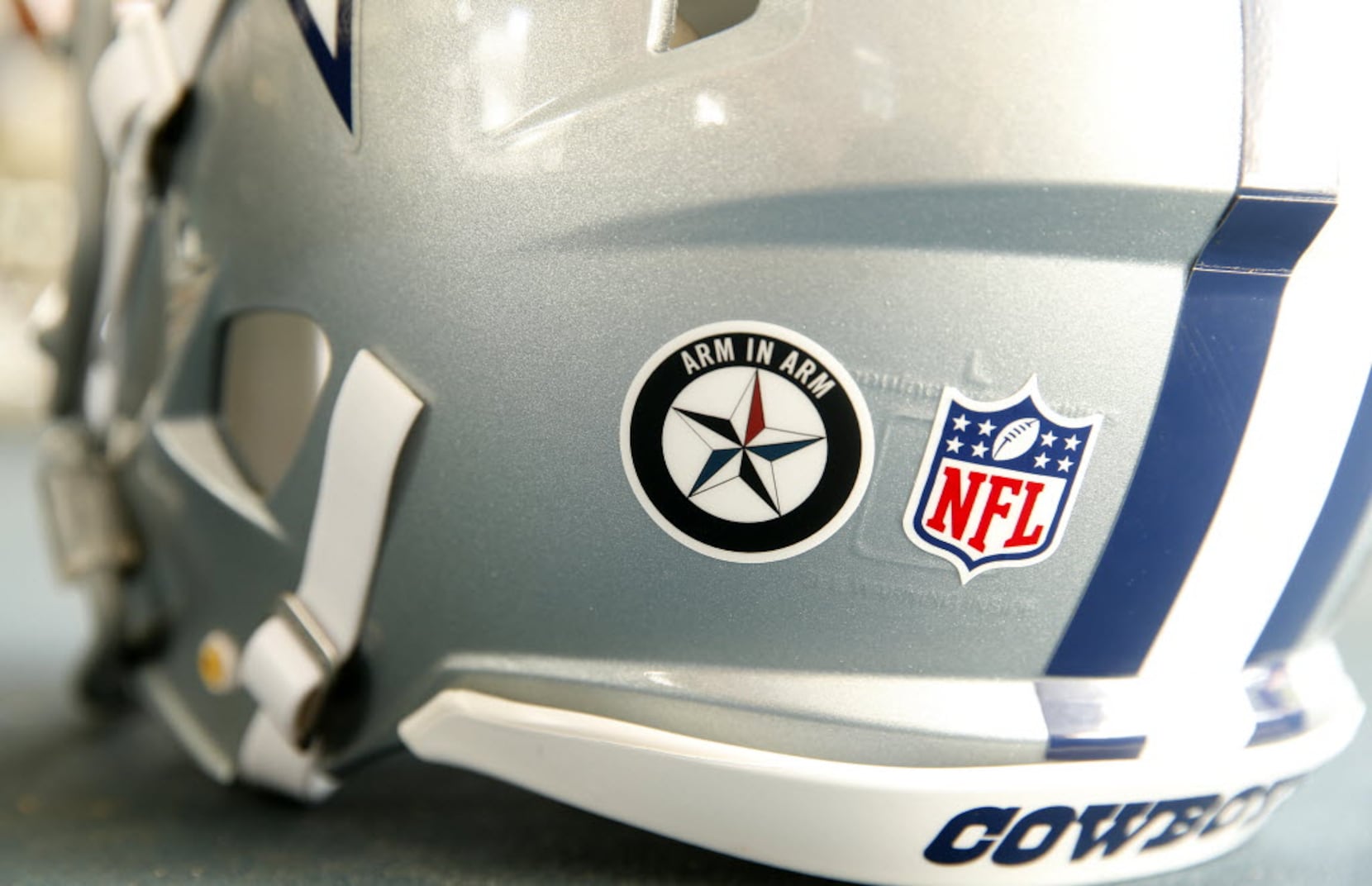 Dallas Cowboys: Helmet Removable Wall Decal