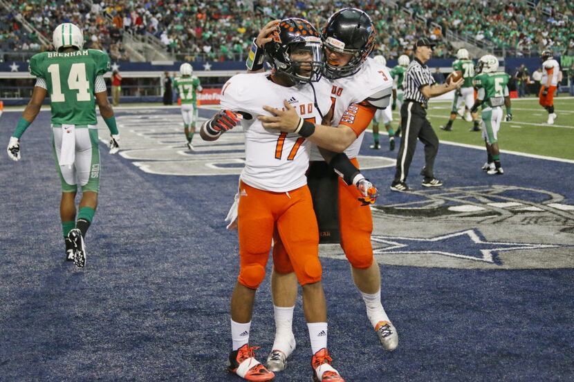 Aledo receiver Ryan Newsome (17)  is congratulated by teammate Daythan Davis (3) after his...