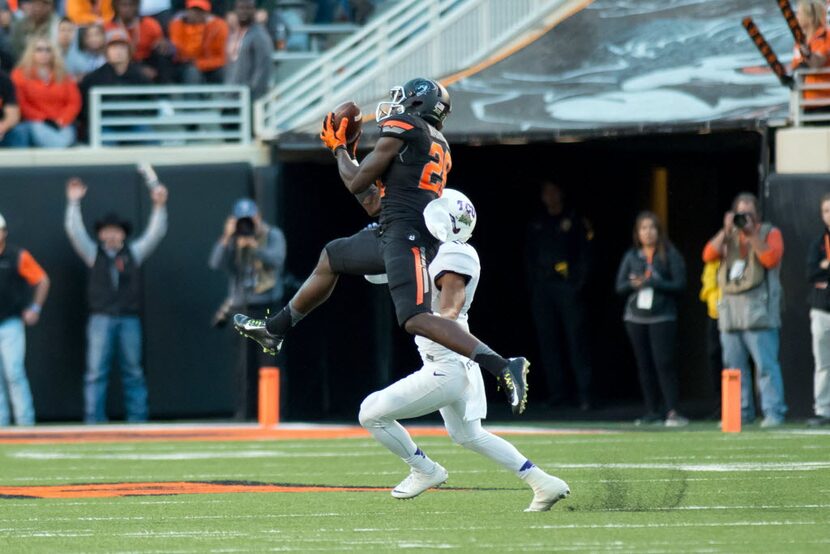 Nov 7, 2015; Stillwater, OK, USA; Oklahoma State Cowboys wide receiver James Washington (28)...