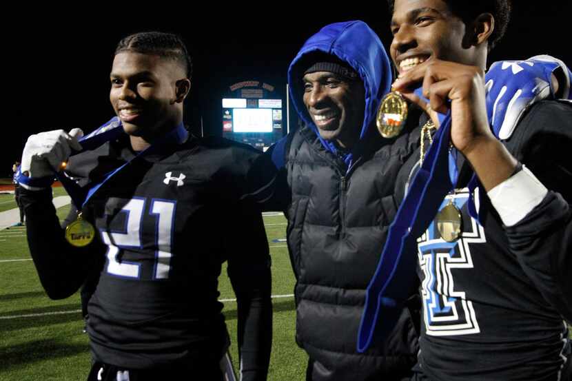 TC-Cedar Hill assistant coach Deion Sanders poses with his sons Shilo Sanders (21) and...