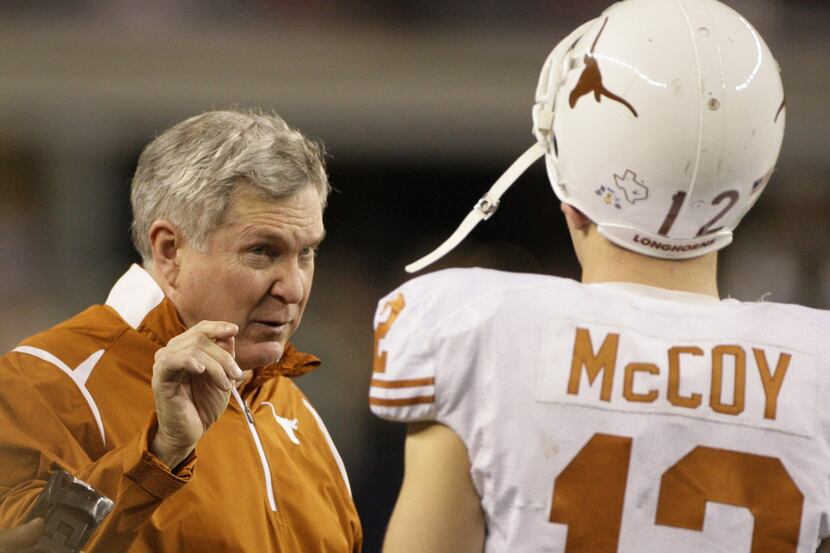 Texas coach Mack Brown, left, talks with Texas quarterback Colt McCoy (12) in the final...