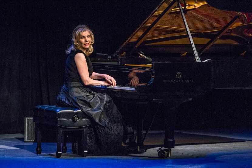  Pianist Mona Golabek