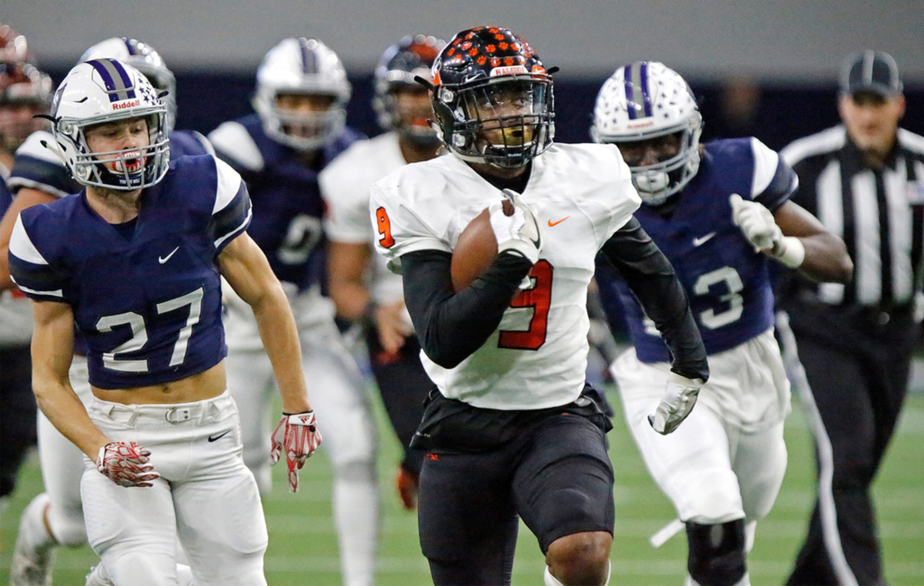 Aledo High School running back Jase McClellan (9) looks at the overhead video screen to see...