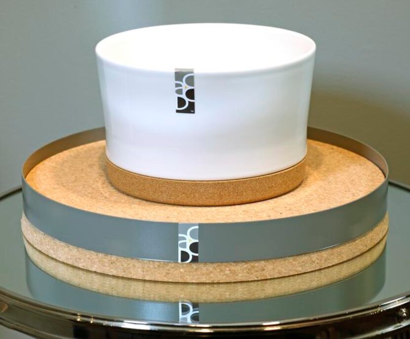 
The Soul Mate deep bowl combines ivory earthenware ceramic with a cork base. It is...