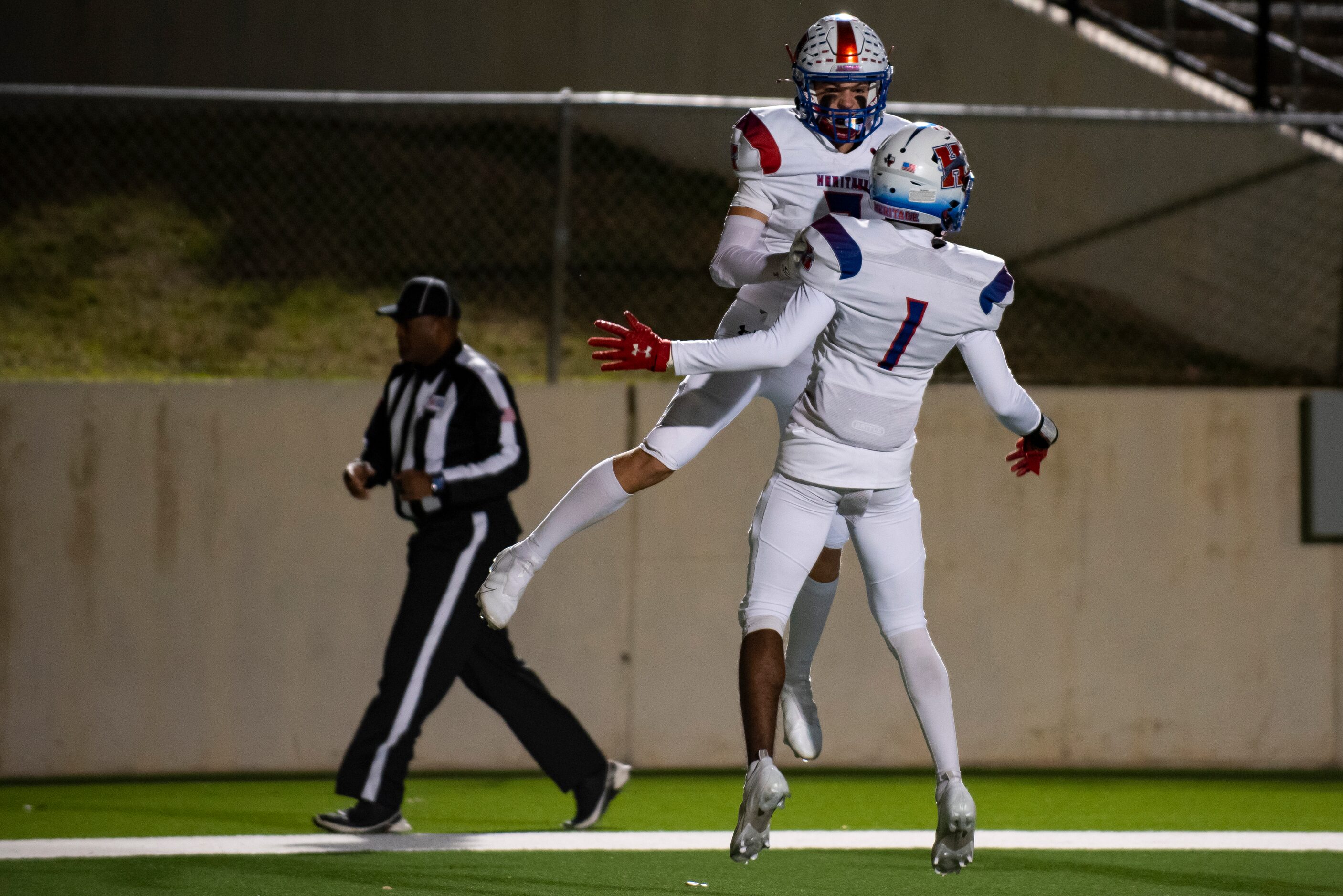 From left, Midlothian Heritage sophomore Stetson Sarratt (7) celebrates with sophomore T.J....