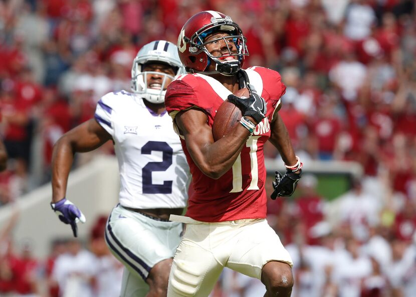 Oklahoma wide receiver Dede Westbrook (11) carries a Baker Mayfield pass in for a touchdown...