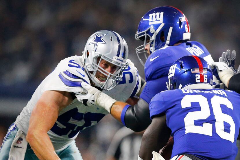 Dallas Cowboys outside linebacker Sean Lee (50) tries to get around New York Giants...