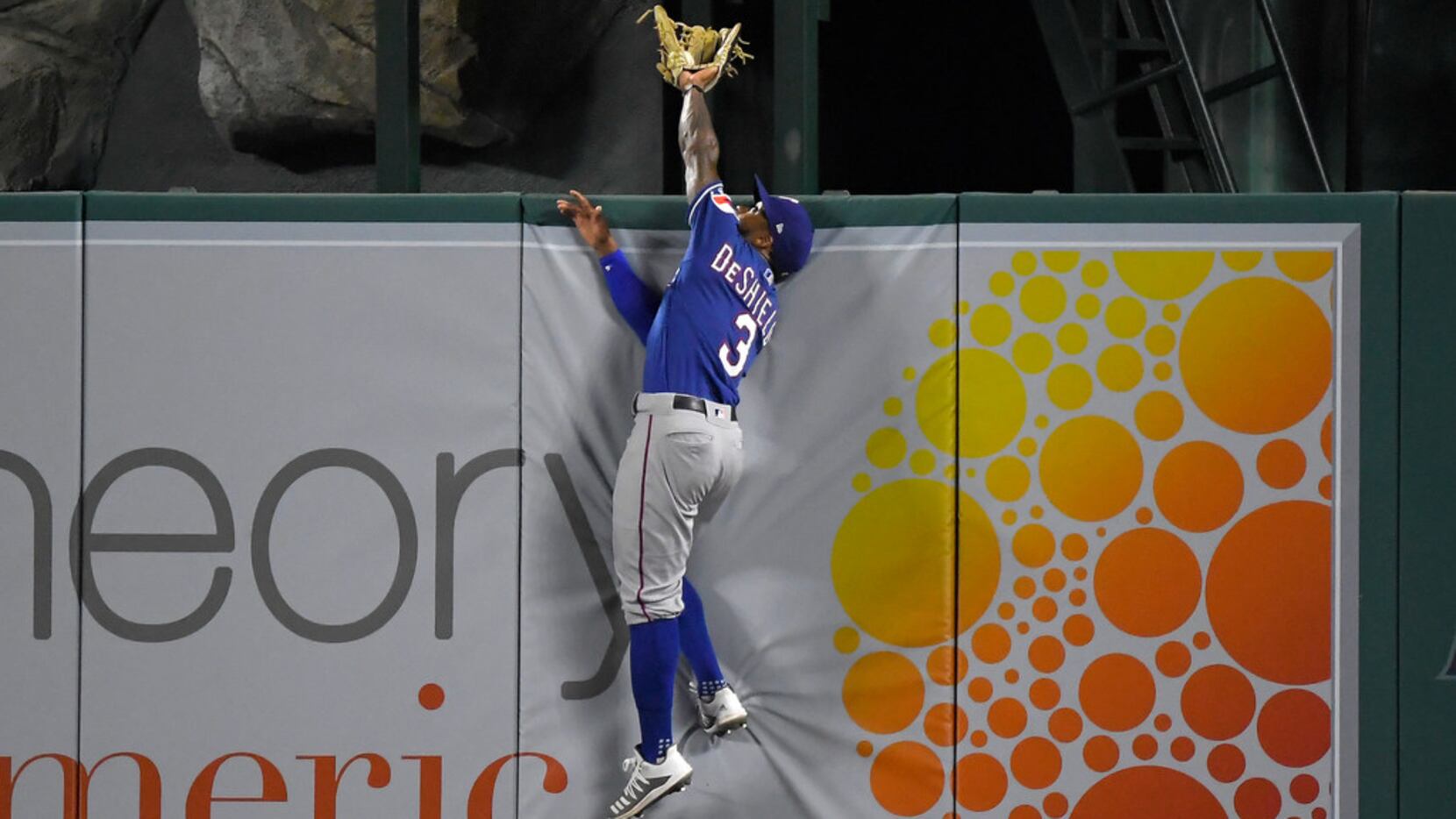 Texas Rangers center fielder Delino DeShields makes the catch on a ball hit by Los Angeles...