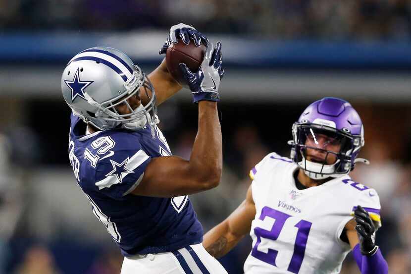 Dallas Cowboys wide receiver Amari Cooper (19) makes a catch in front of Minnesota Vikings...