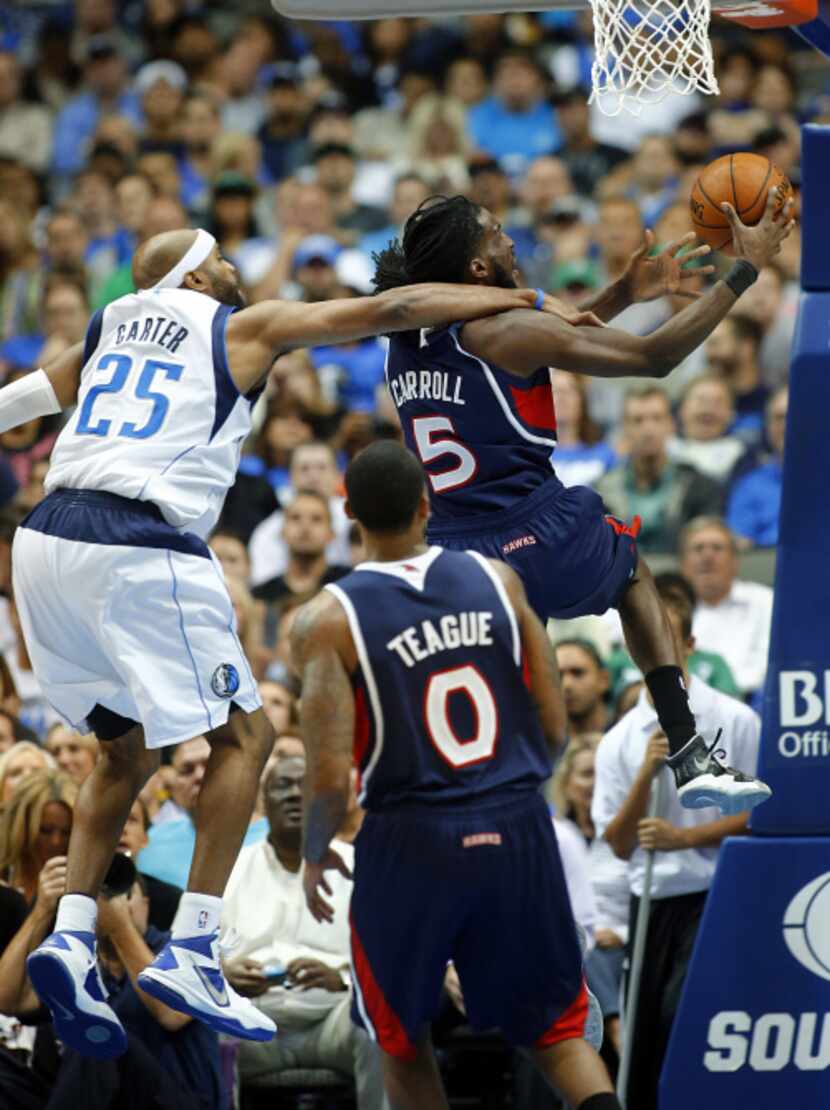 Miami Heat point guard Mario Chalmers (15) drives into Dallas Mavericks shooting guard...